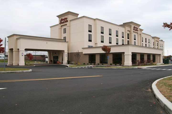 Hampton Inn & Suites West Haven Exterior photo